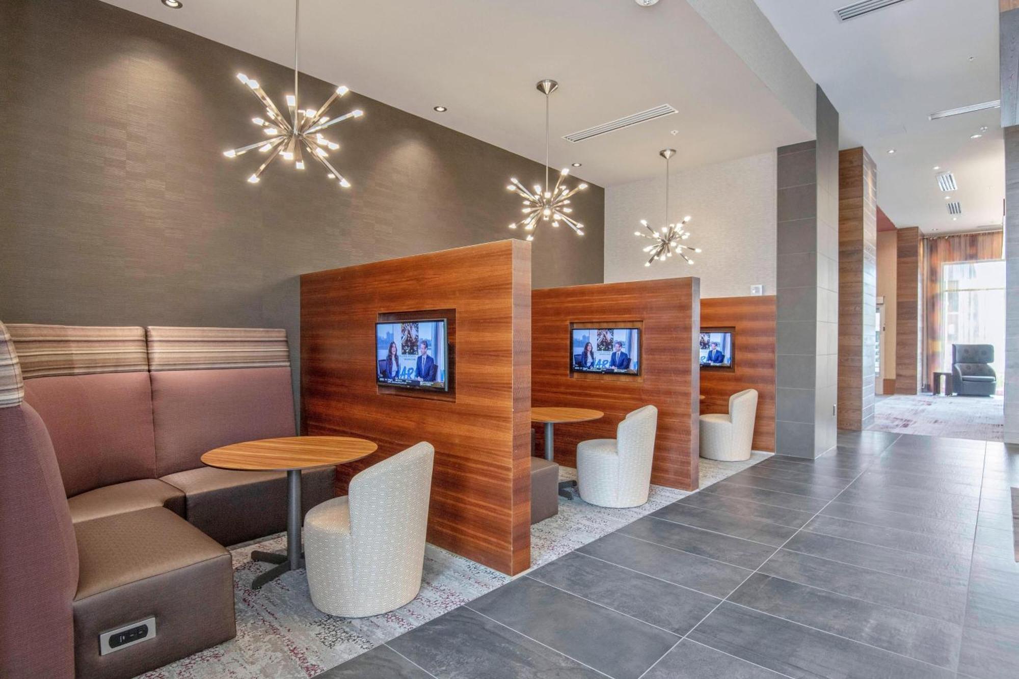 Courtyard By Marriott Raleigh Cary/Parkside Town Commons Otel Dış mekan fotoğraf
