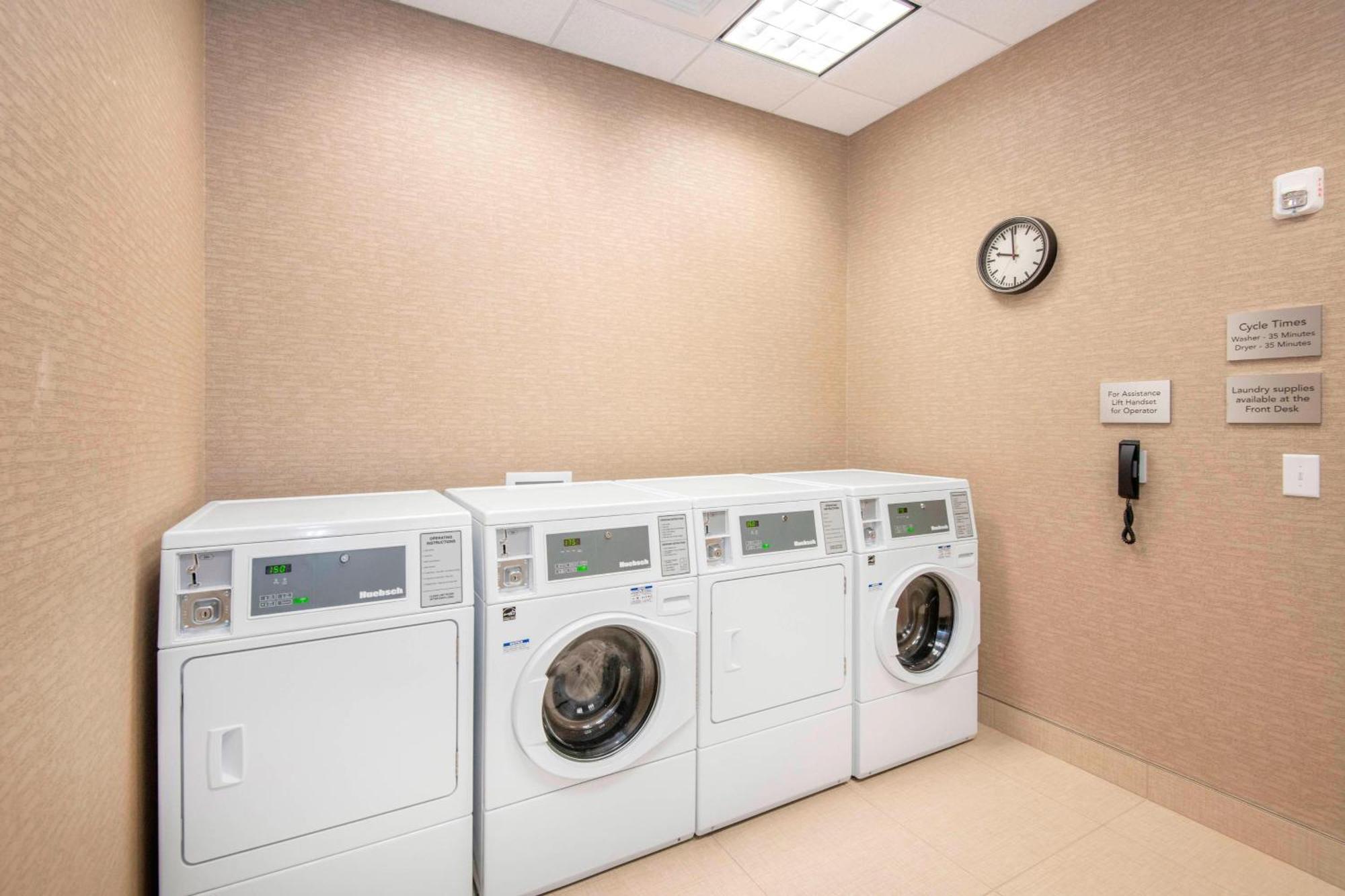 Courtyard By Marriott Raleigh Cary/Parkside Town Commons Otel Dış mekan fotoğraf