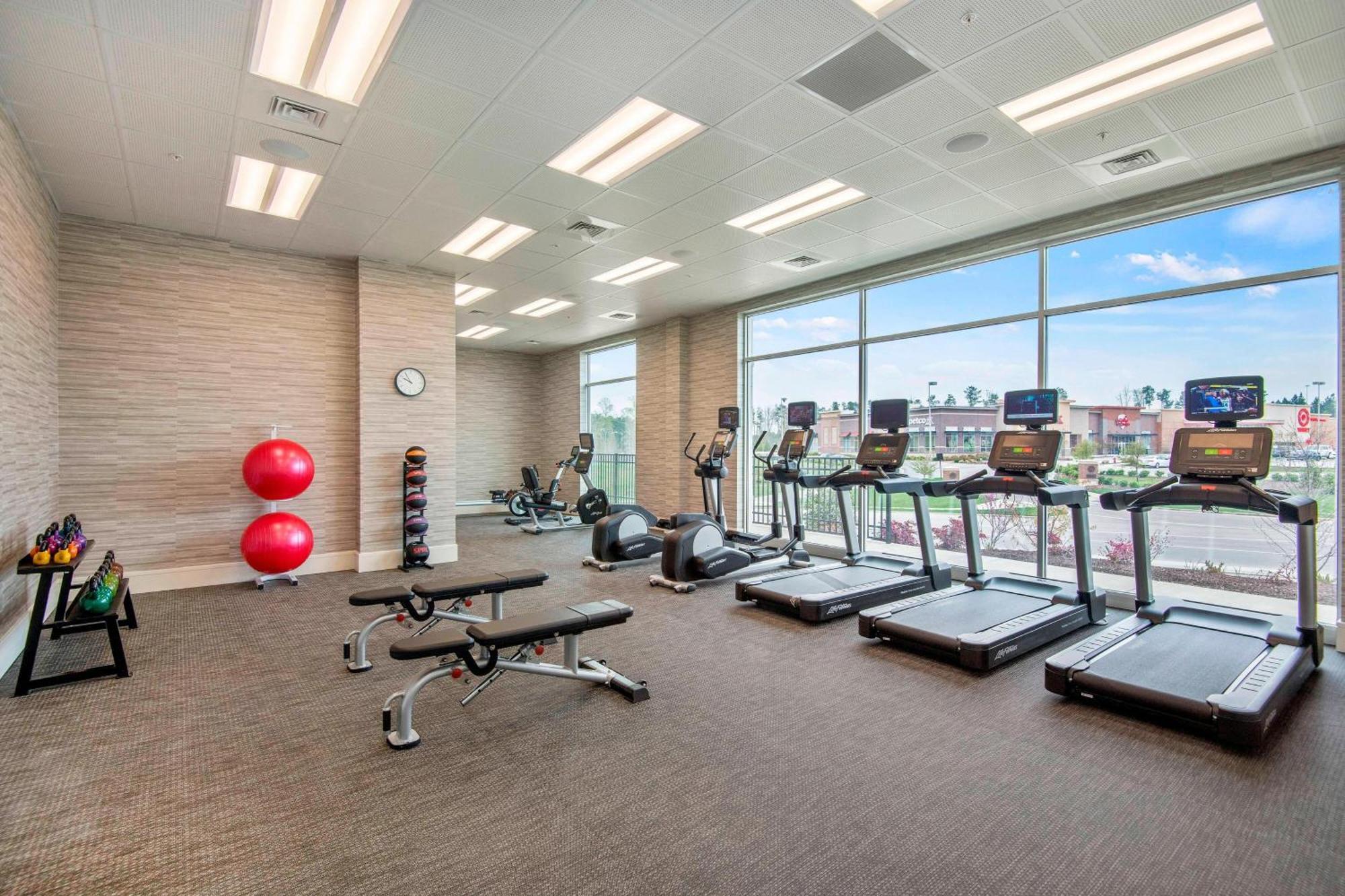 Courtyard By Marriott Raleigh Cary/Parkside Town Commons Otel Dış mekan fotoğraf